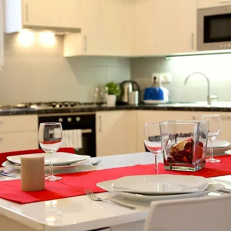 Large Wenceslas Square For 10 Guests