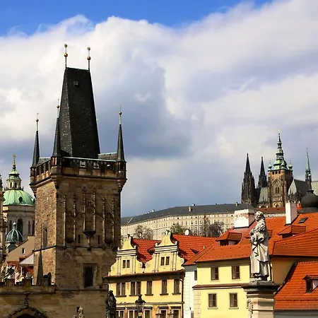 Large Wenceslas Square For 10 Guests Praga