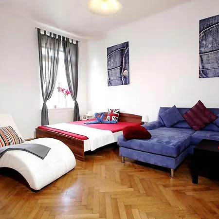 Large Wenceslas Square For 10 Guests * Praga